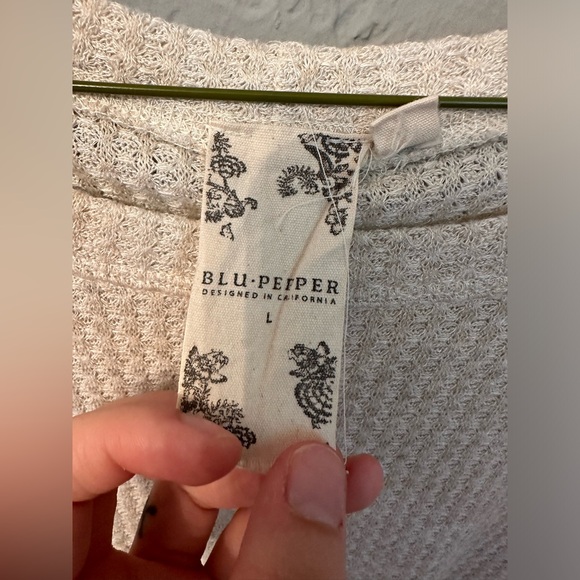 Blu Pepper Gray and Red Asymmetrical Ribbed Sweatshirt - Picture 3 of 6